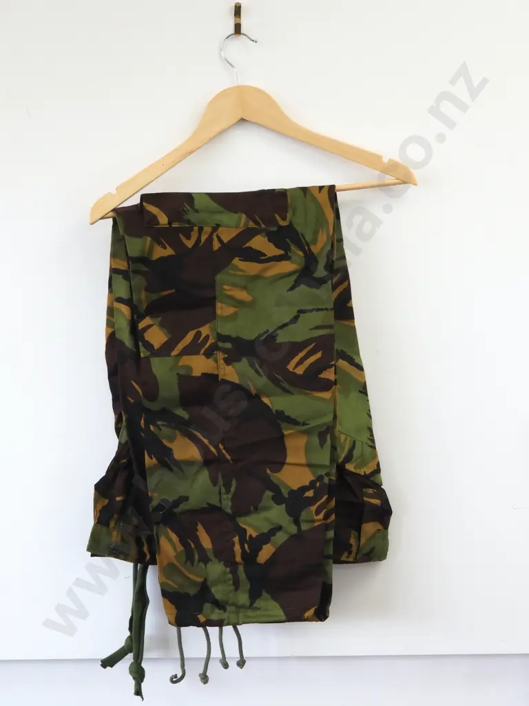 New Zealand Military Two OS DPM Shirts & One Cargo Trouser 88R Image 1++