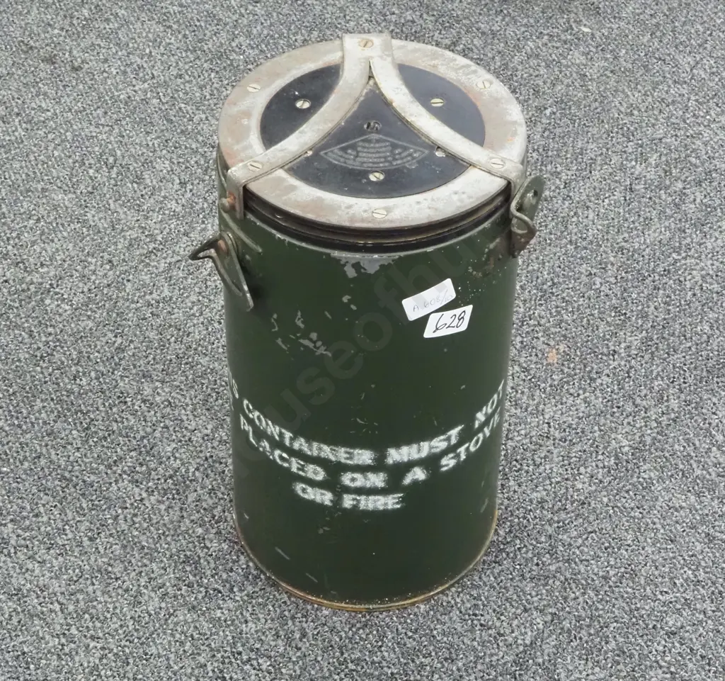 British Army Hot Pot Or Insulated Food Container Used to Transport Food To Soldiers In the Field Image 1++