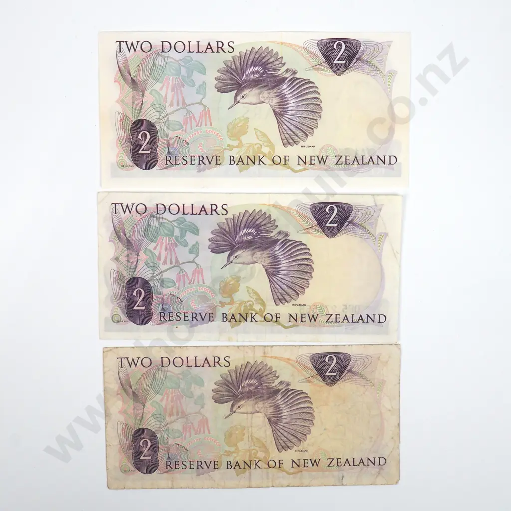 Three New Zealand Two Dollar Banknotes  Image 1++