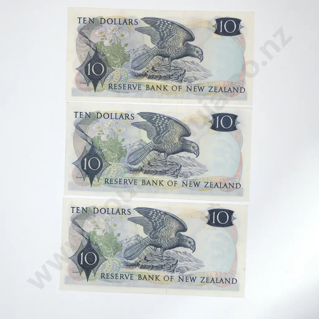 Three Ten Dollar Hardie Type I Banknotes - AUNC Total CV $375 Image 1++