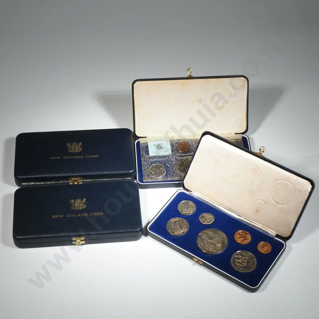 Four New Zealand Proof Sets in Plush Cases  Image 1++