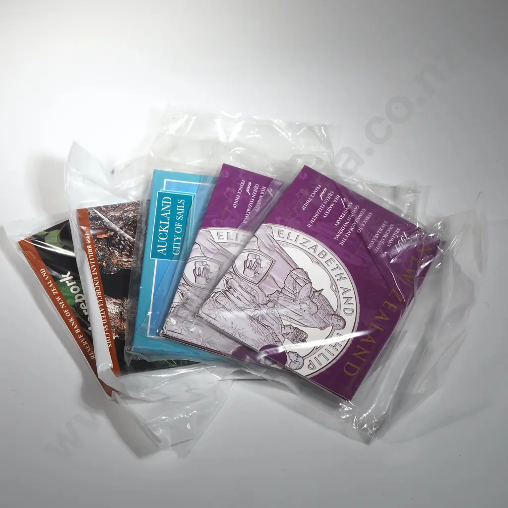 Five New Zealand UNC Five Dollar Coins  Image 1++