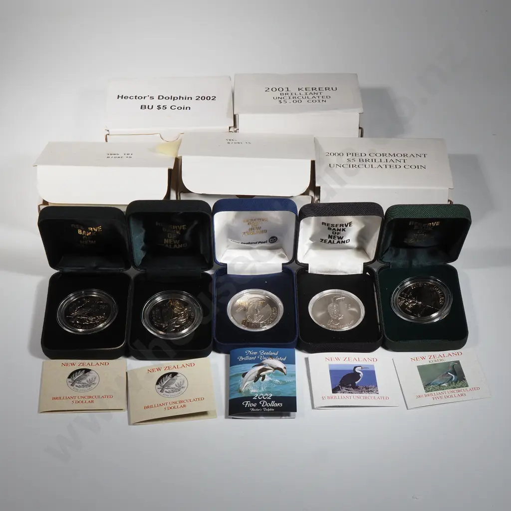 Five Cased New Zealand UNC Five Dollar Coins  Image 1++