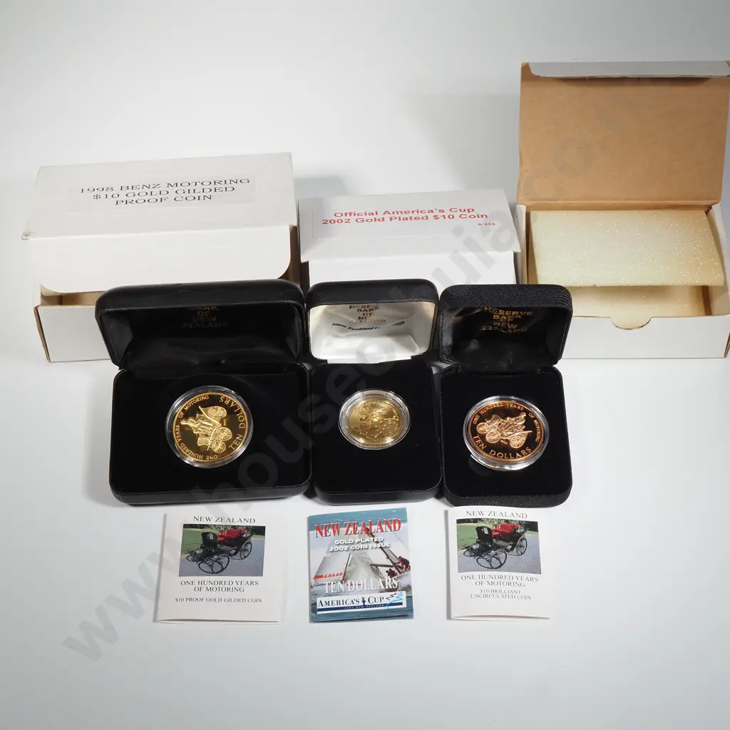 Three Cased Ten Dollar New Zealand Coins  Image 1++