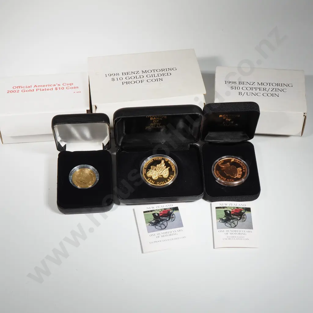 Three Cased New Zealand UNC Ten Dollar Coins  Image 1++