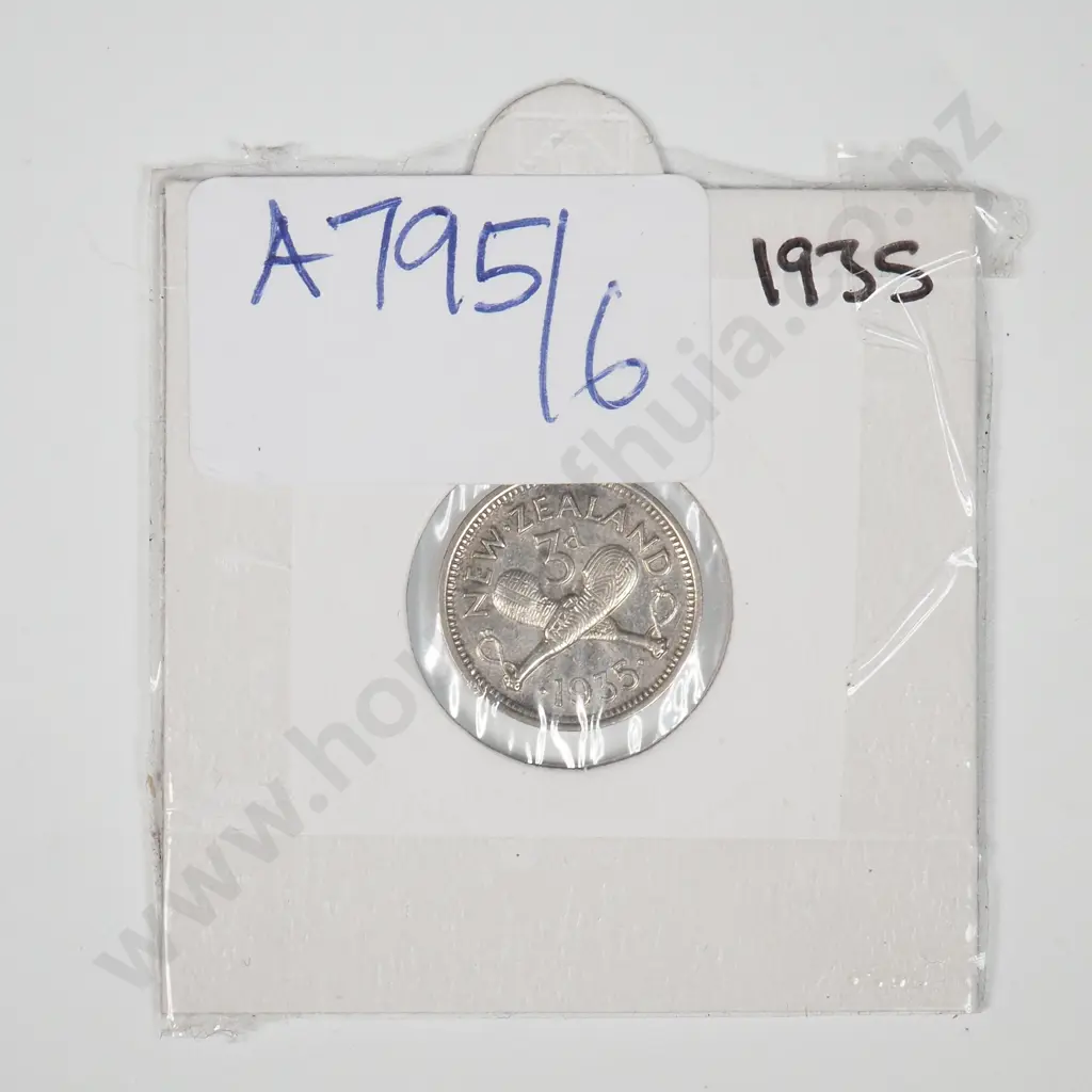 1935 New Zealand Threepence  Image 1++