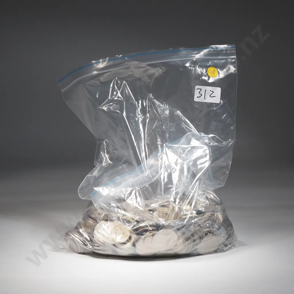 UK coins, 242 pounds ( old series ) in 5, 10 and 50 pence and 1 pound coins – approximate exchange rate NZD $559 Image 1++