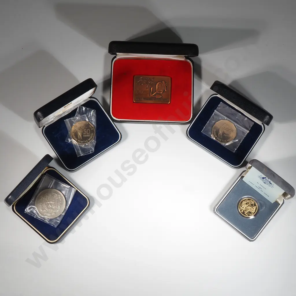 Four Cased Coins / Medallions  Image 1++