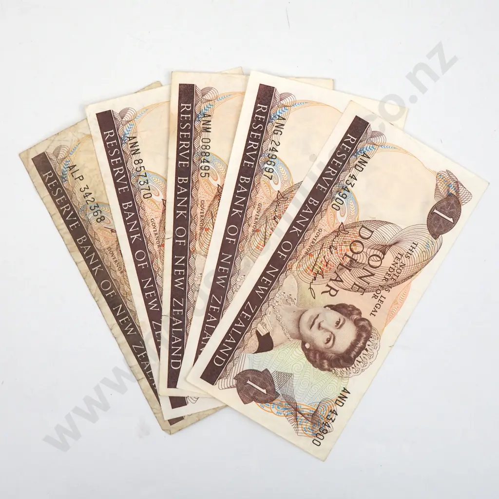 Assorted New Zealand One Dollar Banknotes  Image 1++