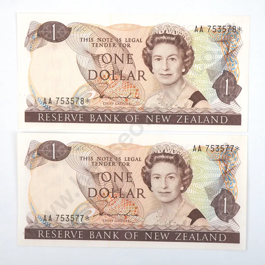 Two Consecutive Hardie AA Star Banknotes - AUNC  Image 1++