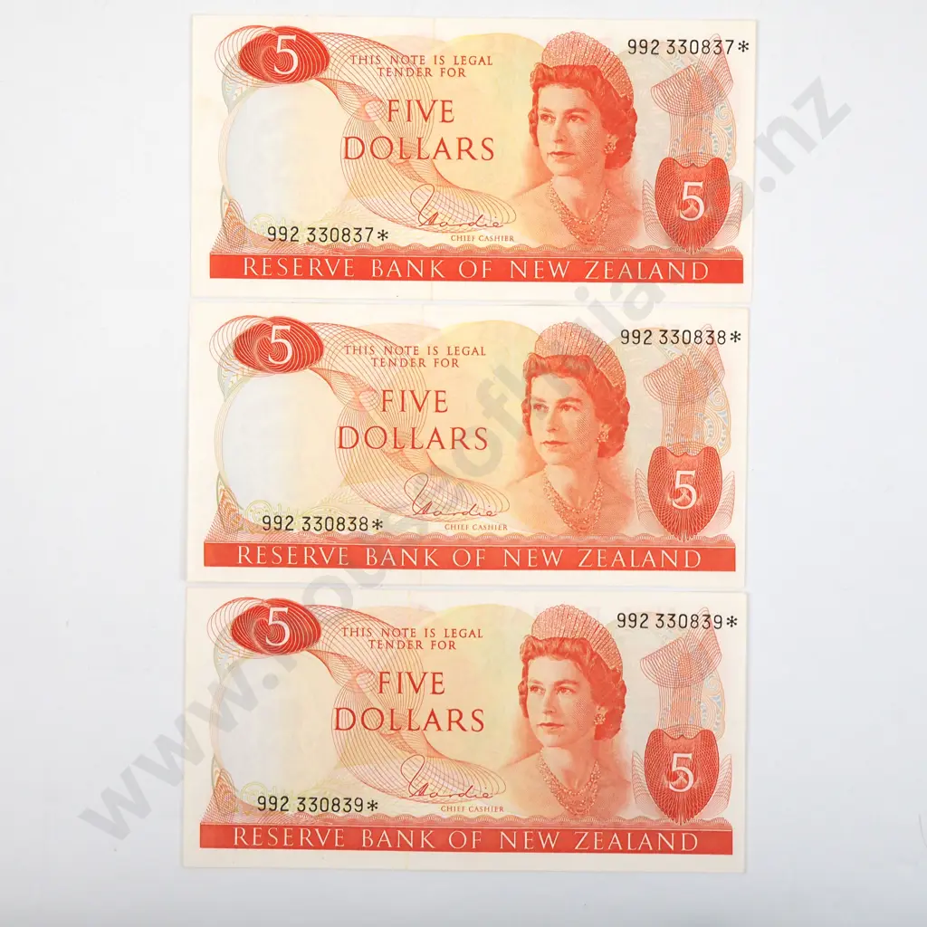 Three Consecutive Hardie 992 Star Five Dollar Banknotes  Image 1++