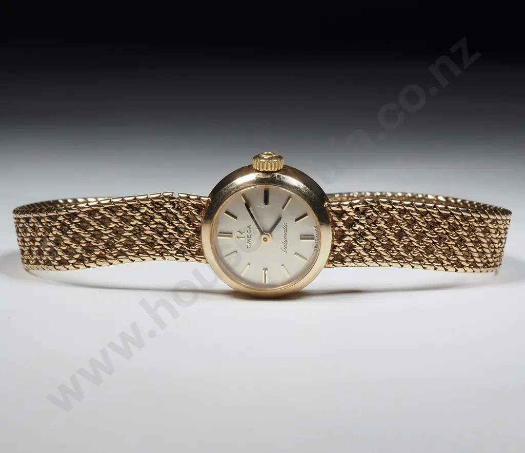 9ct Gold Omega Ladies Wrist Watch Image 1++