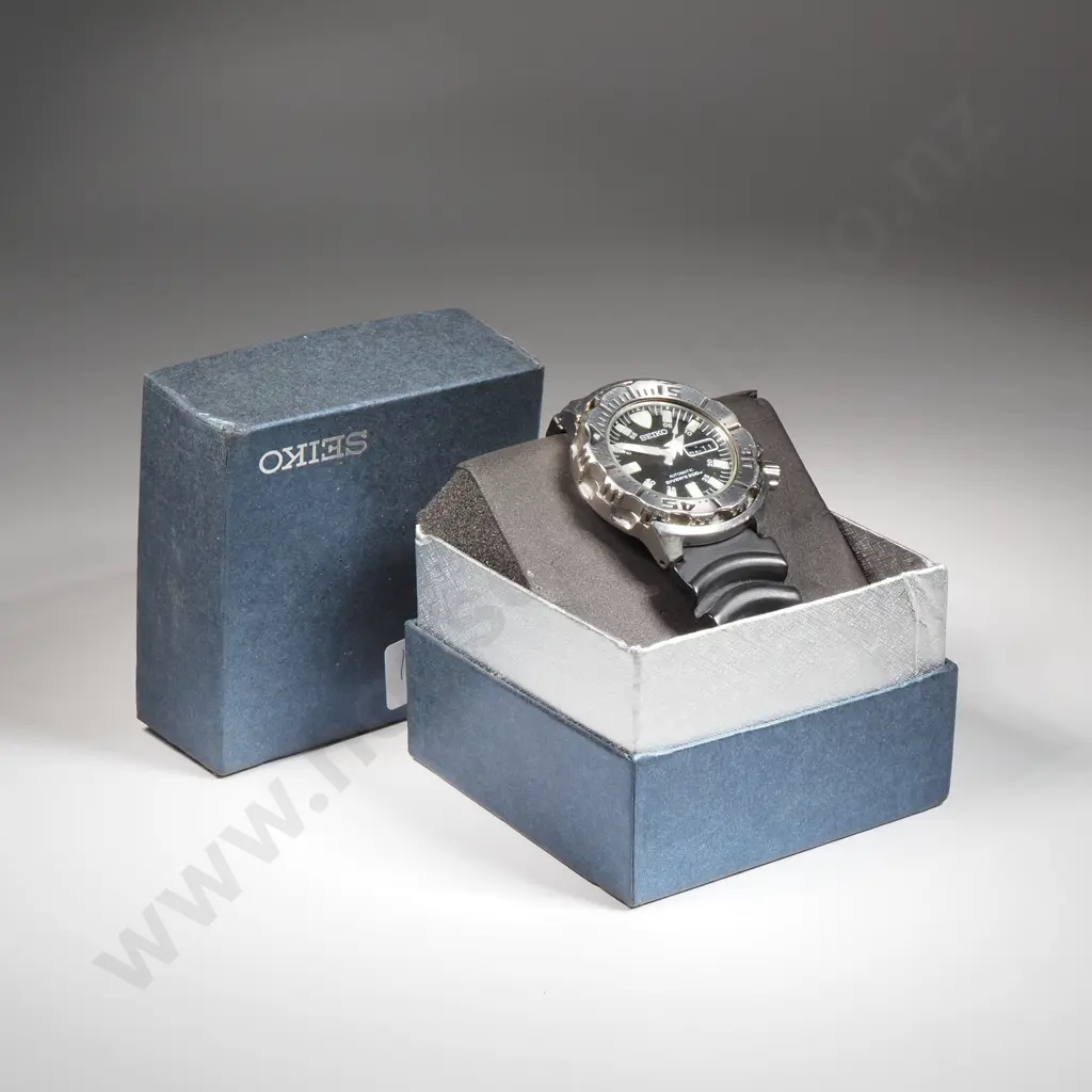 Vintage Seiko Dive Watch w Box & Papers  Image 1++