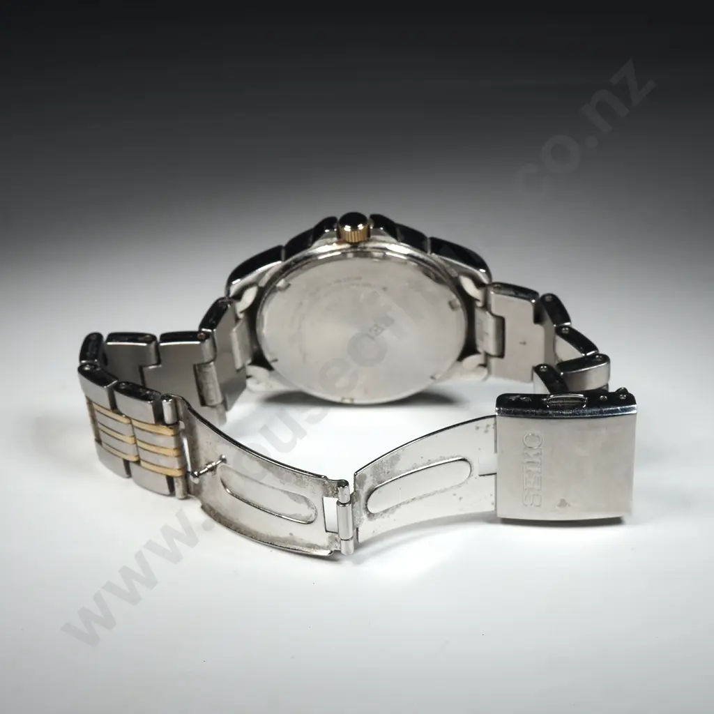 Gents Stainless Steel cased Seiko Solar 100m Day / Date Wristwatch - Running, But Sold w No Guarantees of Reliability or Image 1++