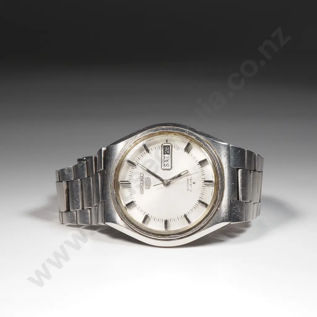 Vintage Seiko 5 Wrist Watch Image 1++
