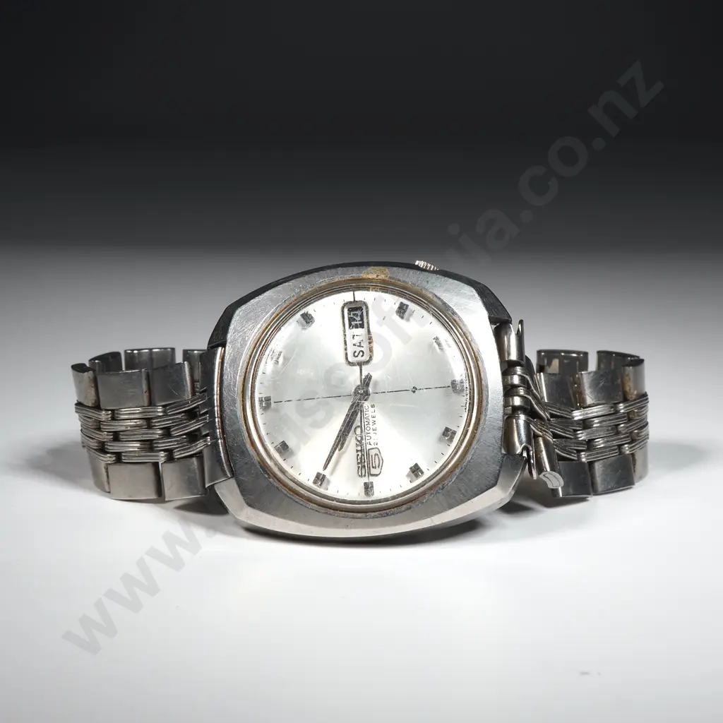 Seiko 5 Automatic Wristwatch & Strap - Sold As Is For Restoration & Parts  Image 1++