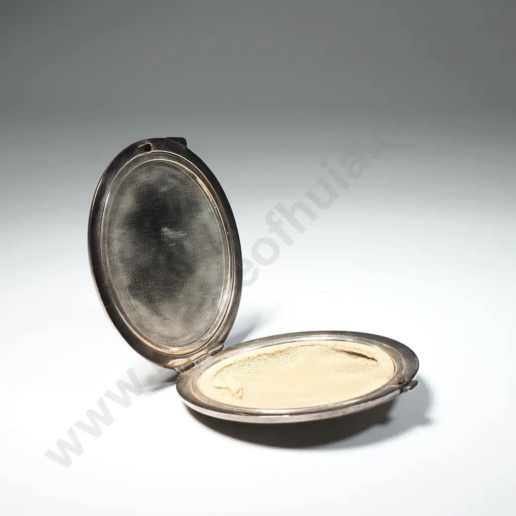 WW2 Sterling Silver New Zealand Onward Powder Compact Image 1++