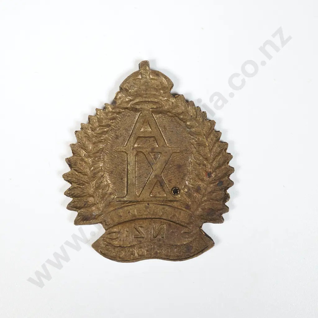 A 11 WW1 New Zealand Reinforcement badge - No lugs  Image 1++