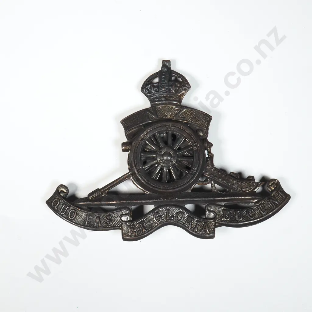 Pre WW1 New Zealand Artillery Cap Badge w Turning Canon Wheel  Image 1++