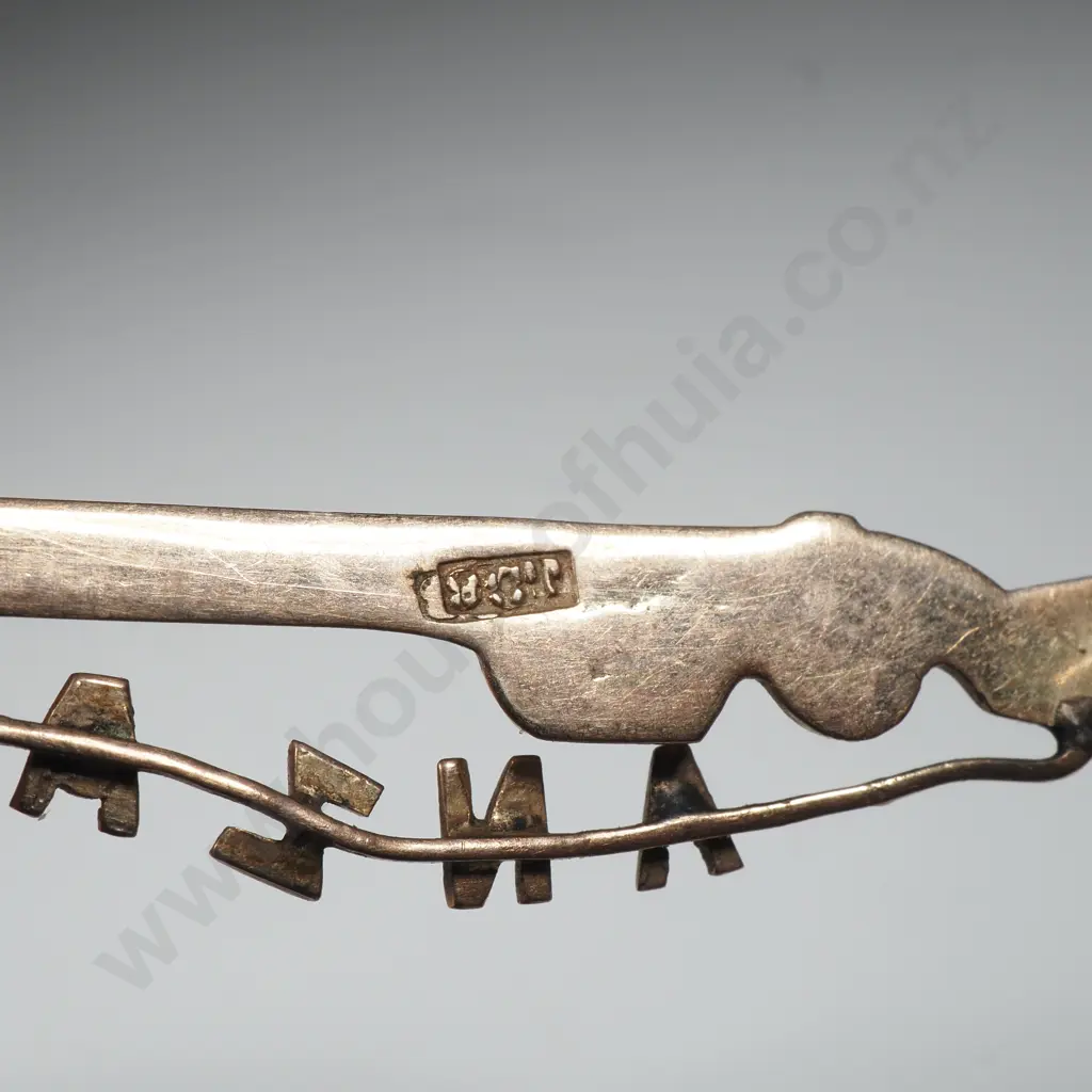 WWI 9ct Gold Rifle Sweetheart Badge - ANZAC on Sling. Image 1++