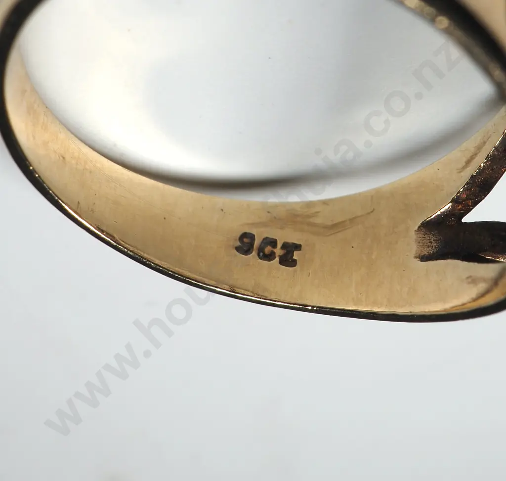 Vintage Solid 9ct Gold Opal Ring Image 1++