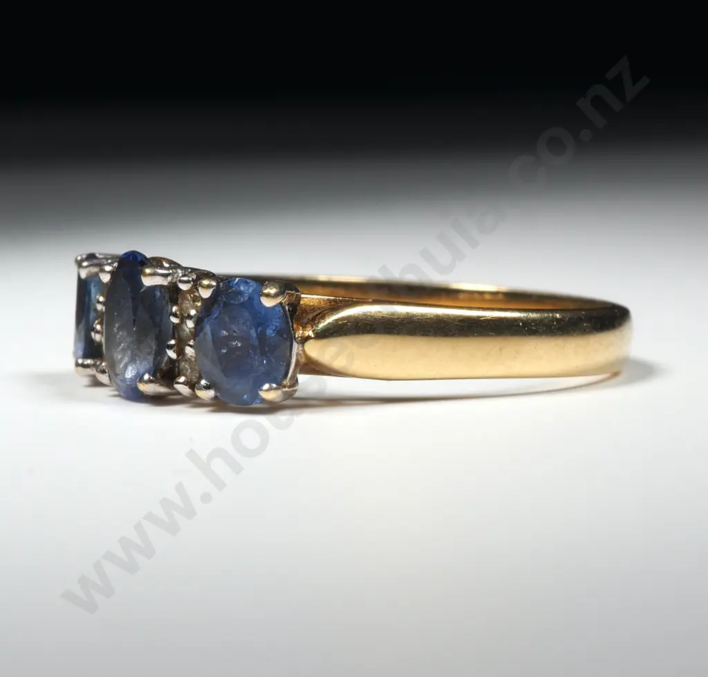 18ct Gold Diamond & Sapphire Ring Image 1++