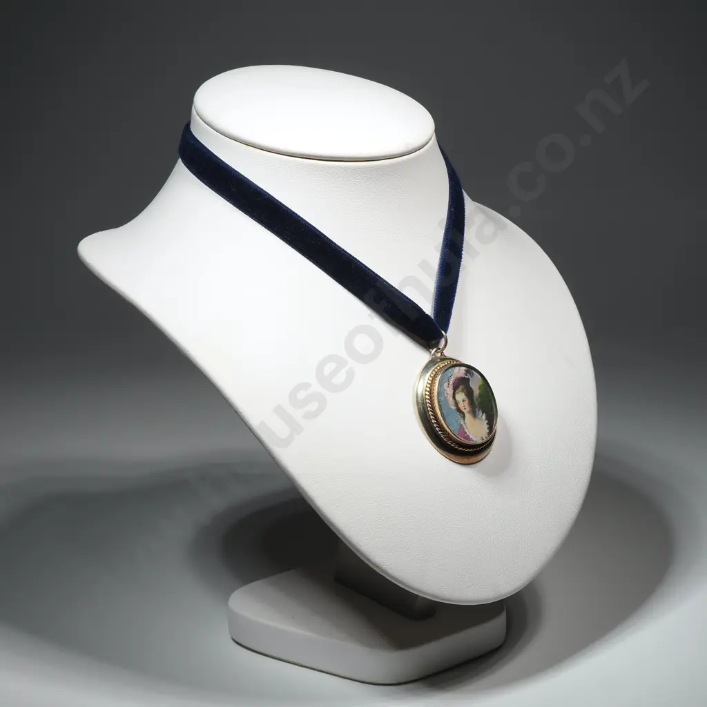Decorative Pendant w Painted Portrait of a Lady Image 1++