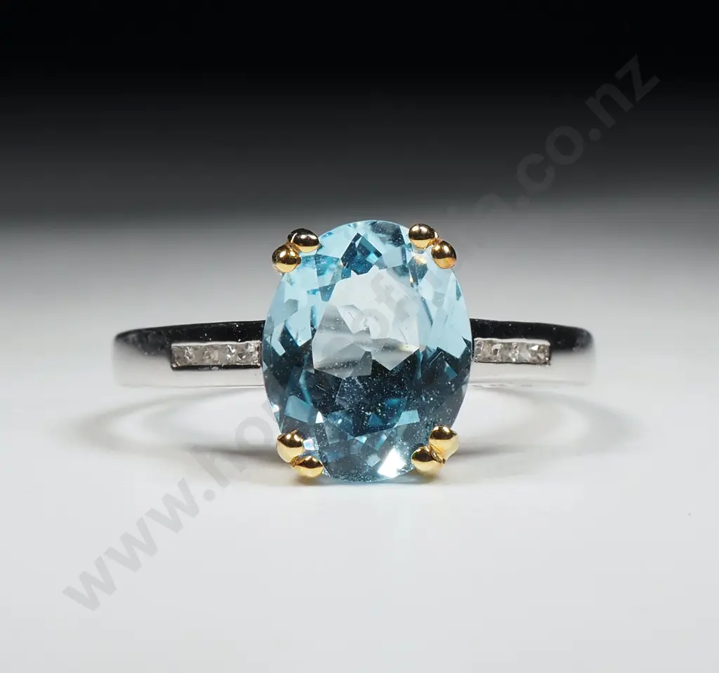 Modern 9ct White Gold Blue Stone & Diamond Ring Image 1++