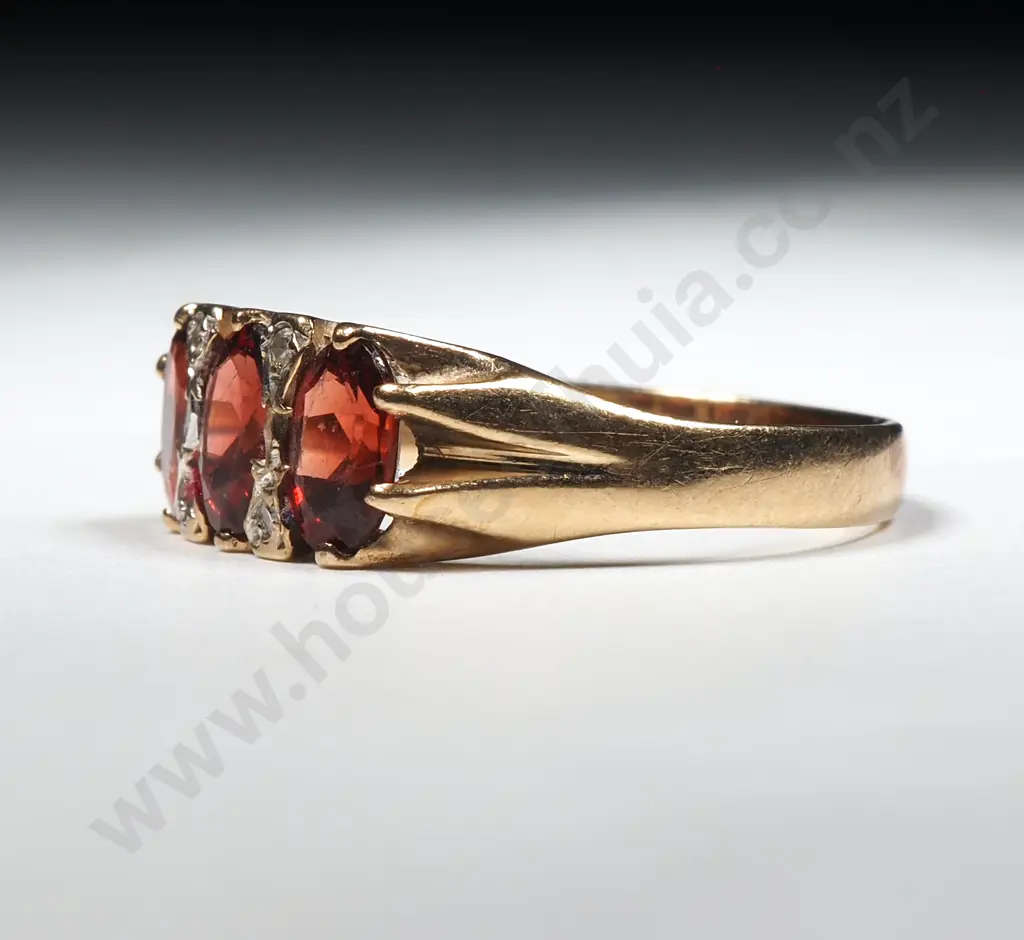 9ct Gold Red Gem Ring Image 1++