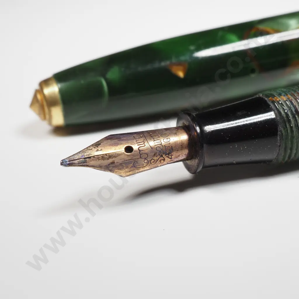 Vintage Conway Stewart 550 Dinkie green w Brown Flecks & Veins Fountain Pen, 1952-62 Image 1++