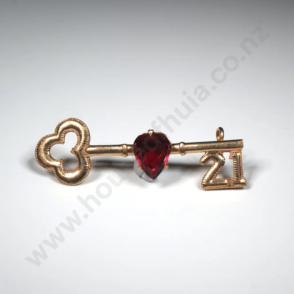 9ct Gold 21st Key Brooch Image 1++