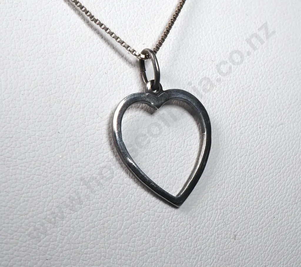 Sterling Silver Heart Pendant with Fine Box Link Chain Image 1++