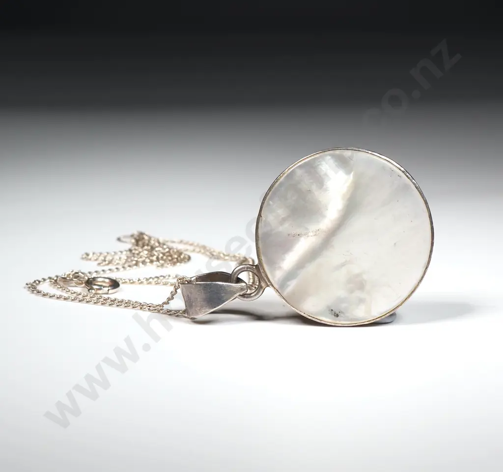 Sterling Silver Mother Of Pearl Pendant On Chain Image 1++