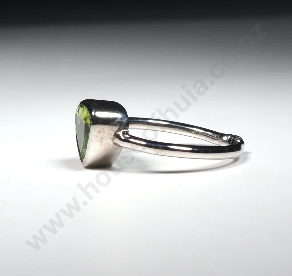 Sterling Silver & Peridot Ring Image 1++