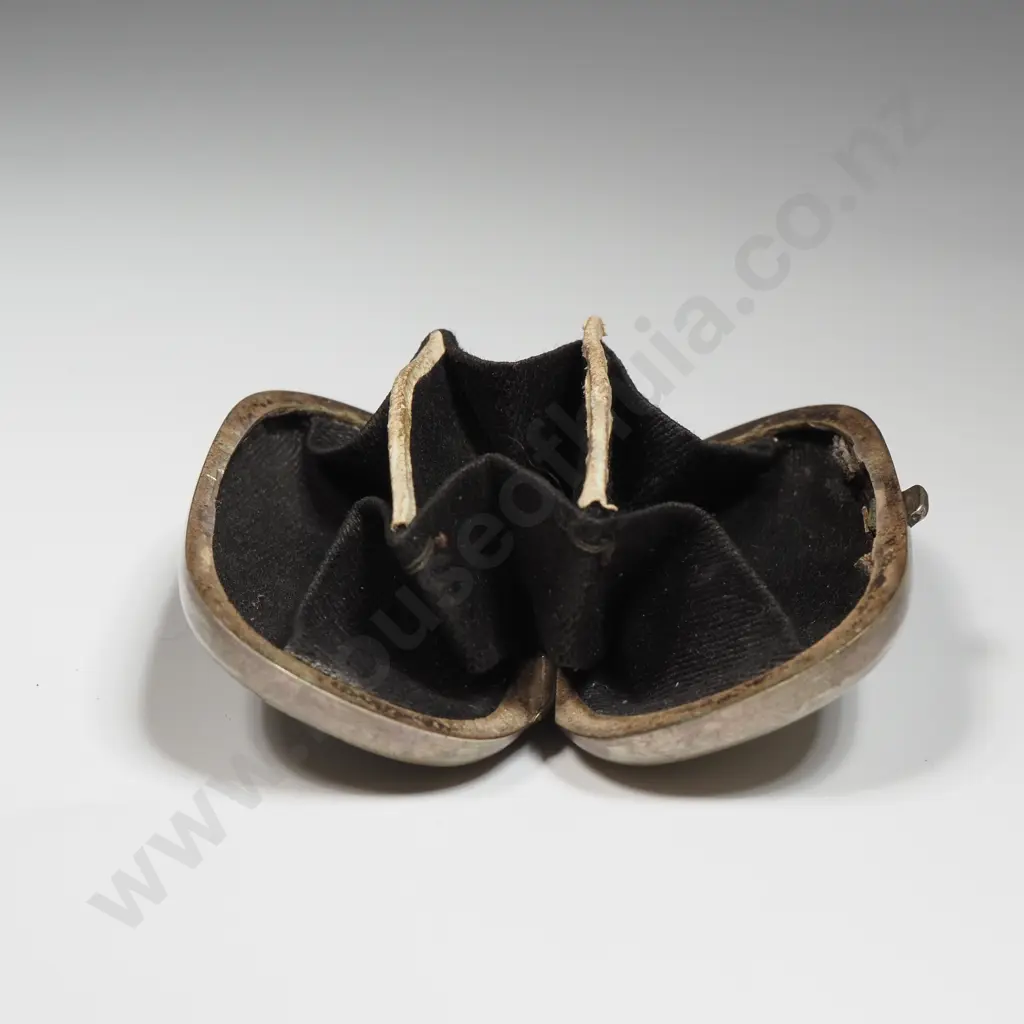 Intricate Three Compartment S/P Sovereign Case Image 1++