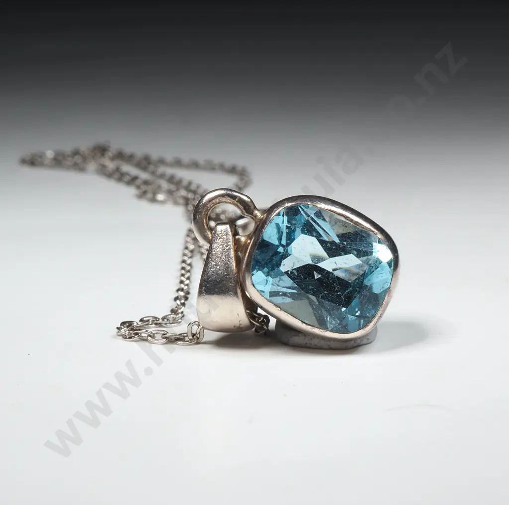 Sterling Silver Blue Stone Set Pendant & Chain Image 1++