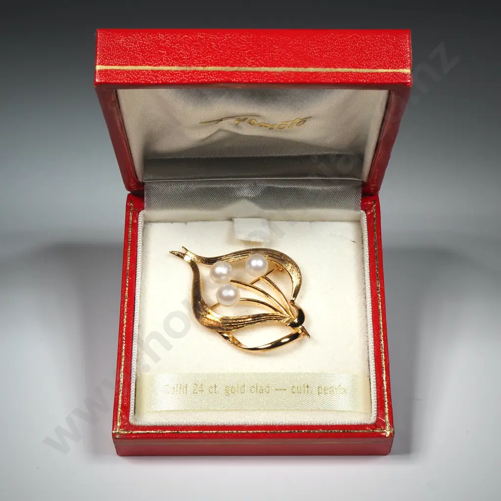 Boxed Toyomoto 14ct Gold Plate on Silver & Cultured Pearl Brooch. Image 1++