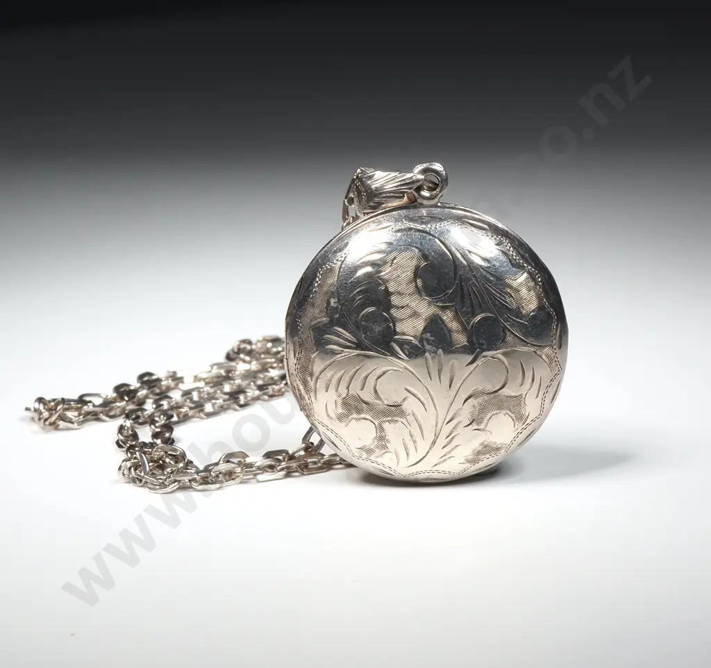 Sterling Silver Chain & Locket. Image 1++