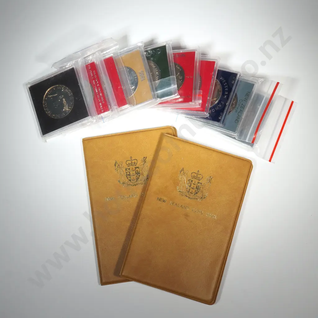 Assorted Lot of New Zealand Cased UNC Coinage  Image 1++
