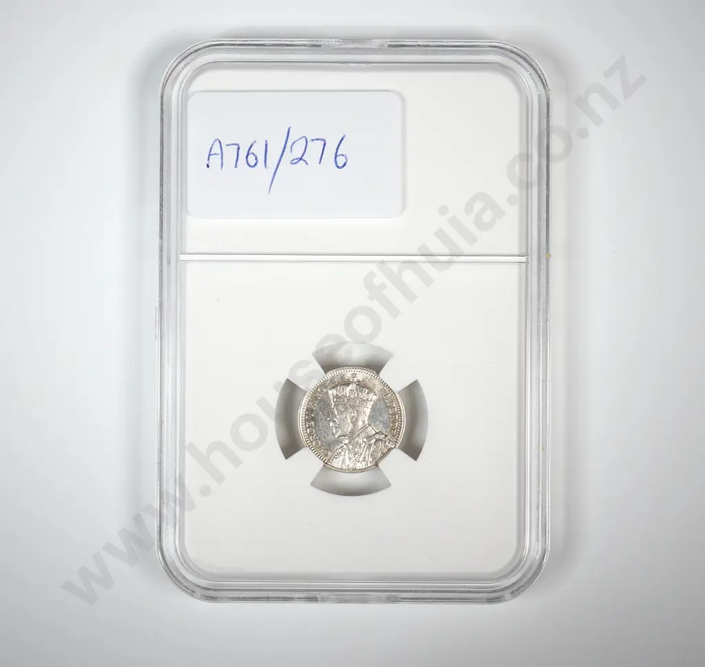 1934 New Zealand Threepence Coin - Better Grade Image 1++