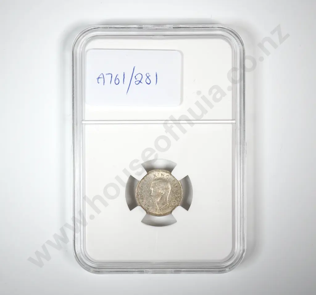 1940 New Zealand Threepence Coin - Better Grade Image 1++