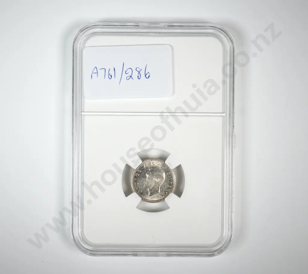 1945 New Zealand Threepence Coin - Better Grade Image 1++