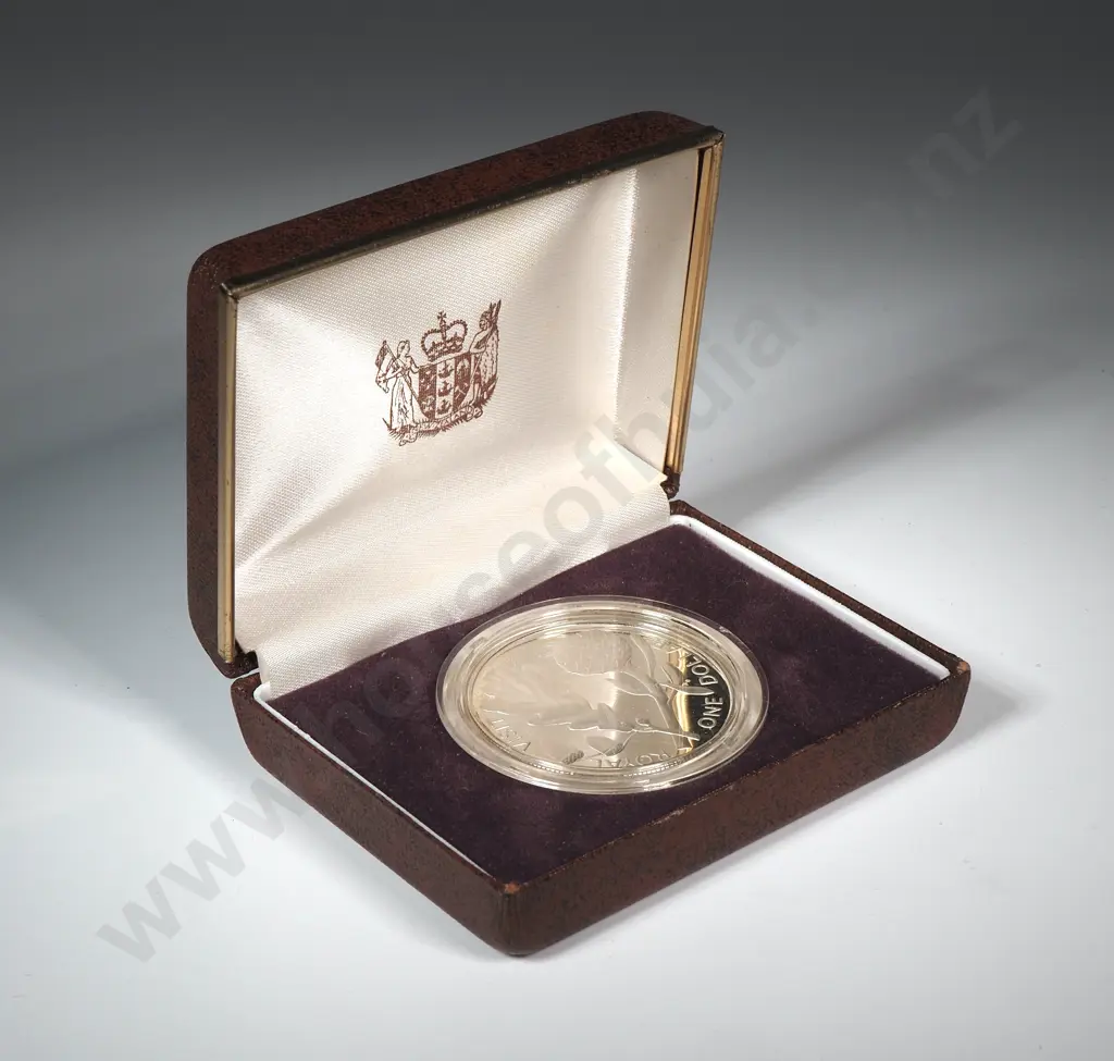 New Zealand Proof Silver One Dollar Coin  Image 1++