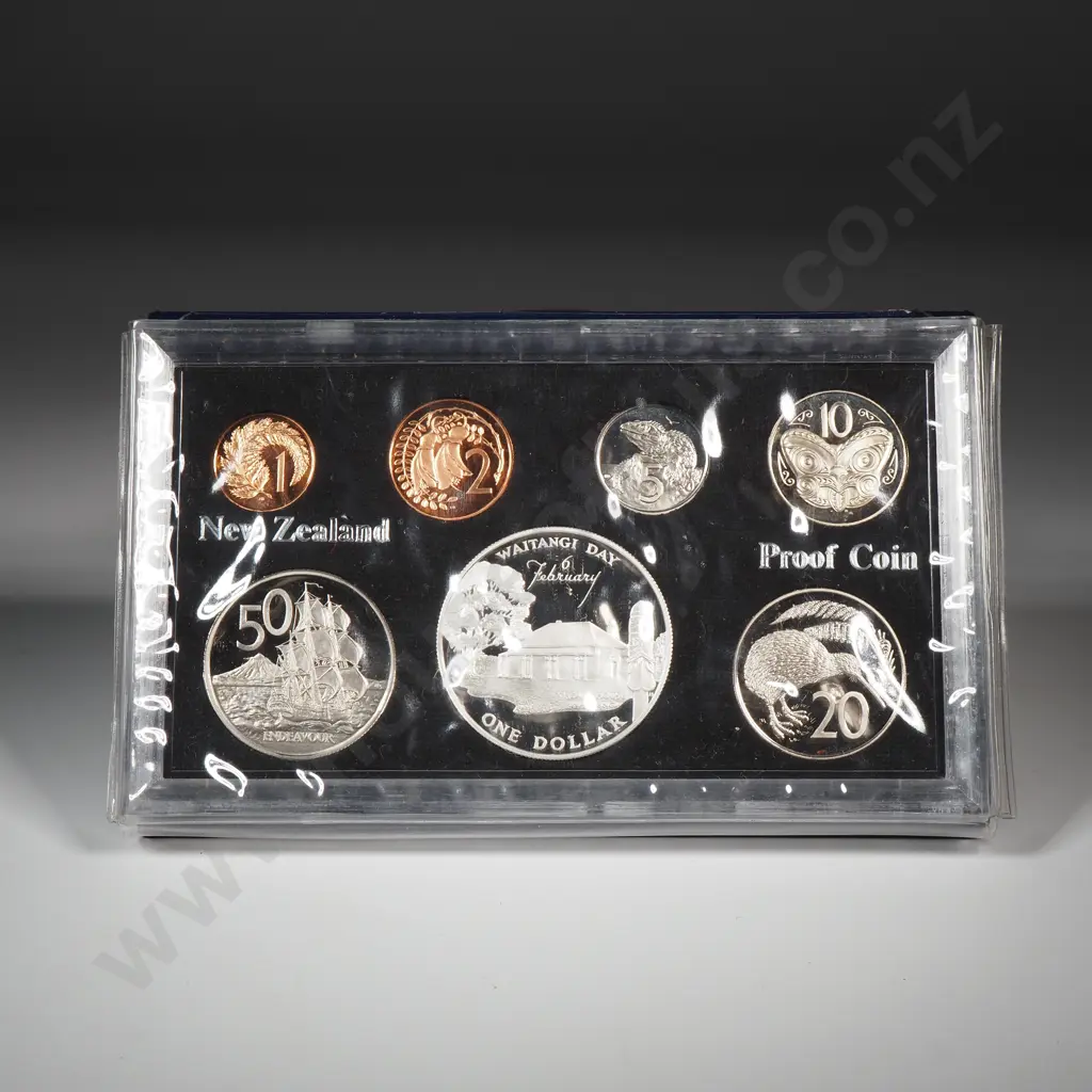 1977 New Zealand Proof Set w Silver One Dollar Coin  Image 1++