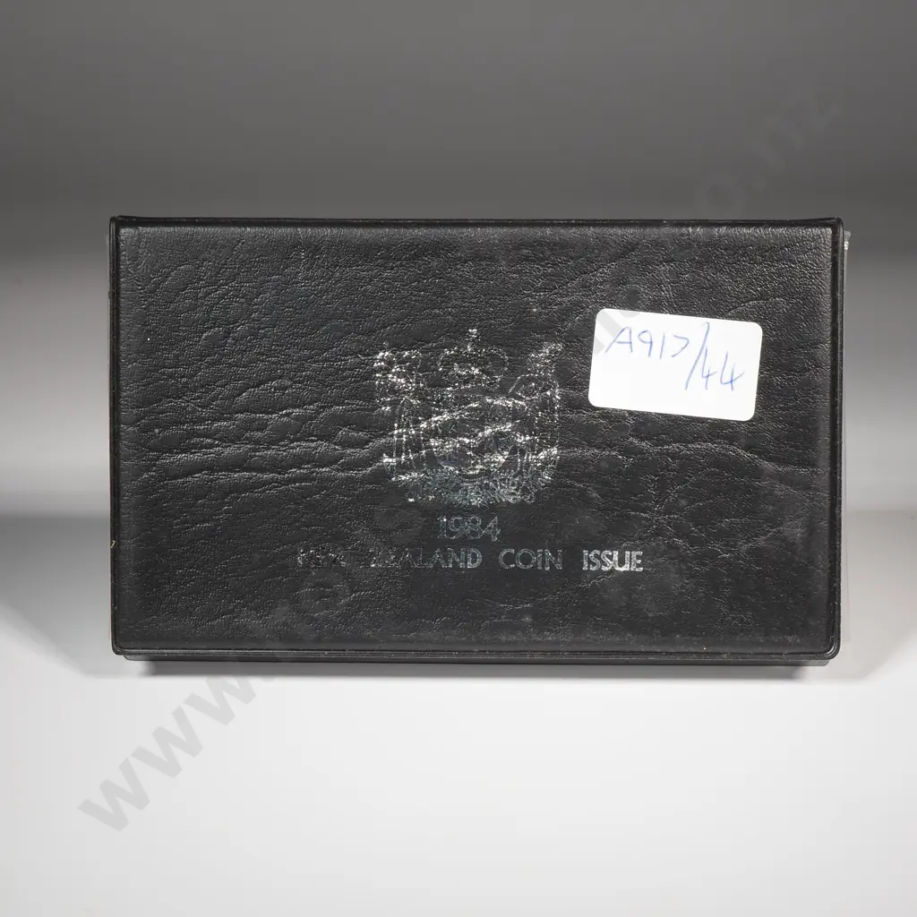 New Zealand Proof Coin Set w Silver One Dollar  Image 1++