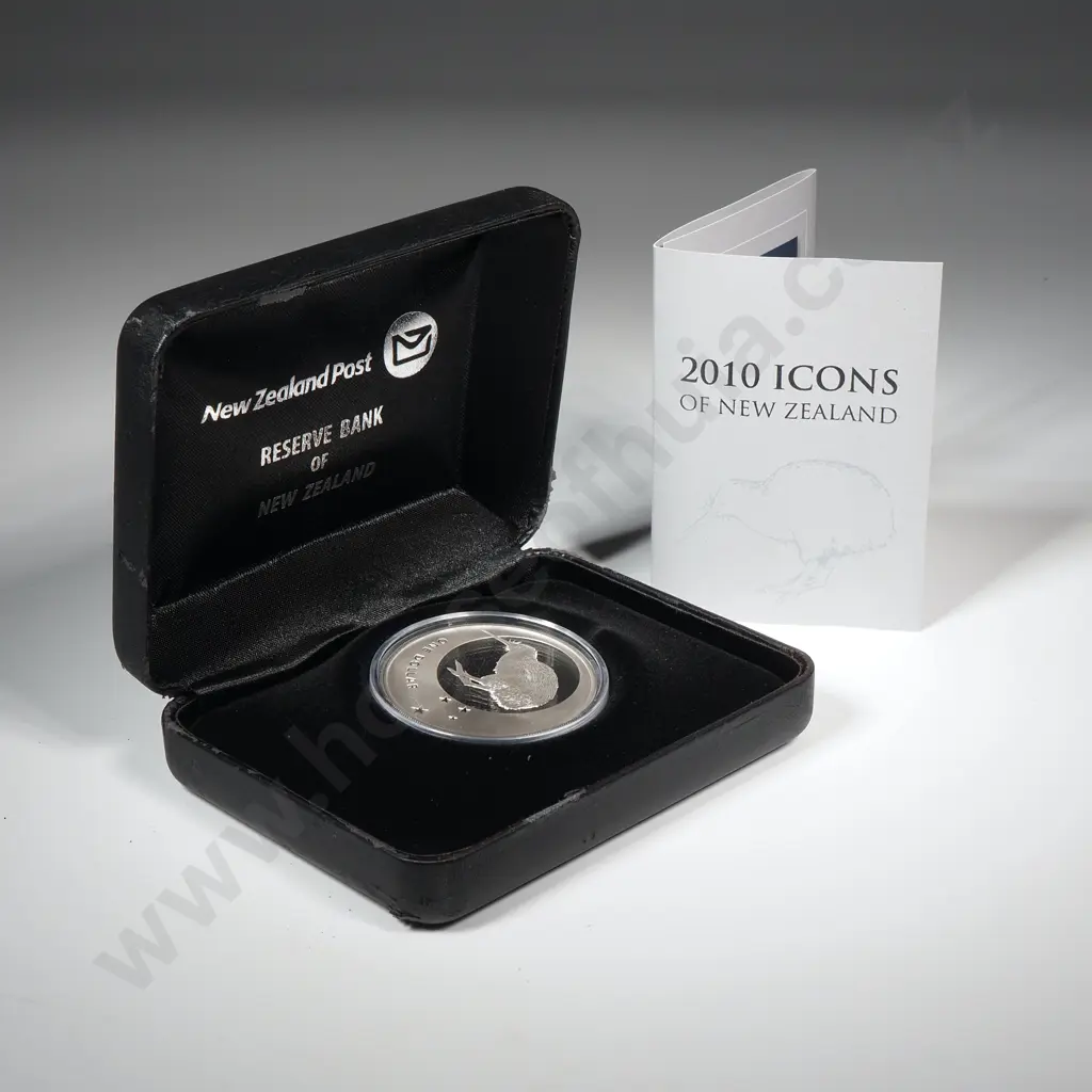 2010 Icons of New Zealand- NZ Kiwi- One Ounce Silver Proof Coin Image 1++