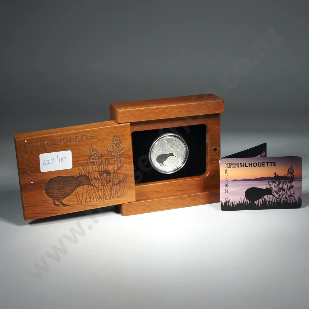 2015 One Ounce Silver Proof Kiwi Silhouette Coin CV $225 Image 1++