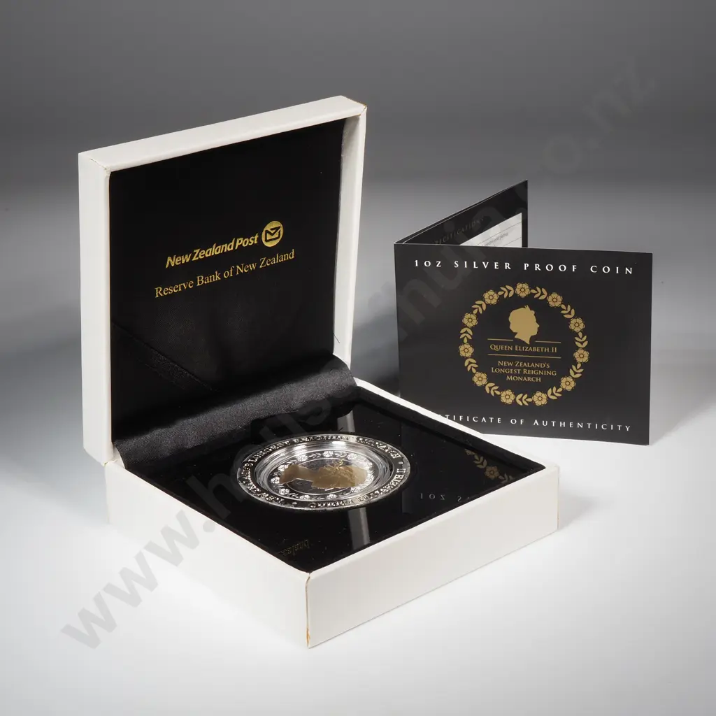 2015 QE II One Ounce Silver Proof Coin CV $350 Image 1++