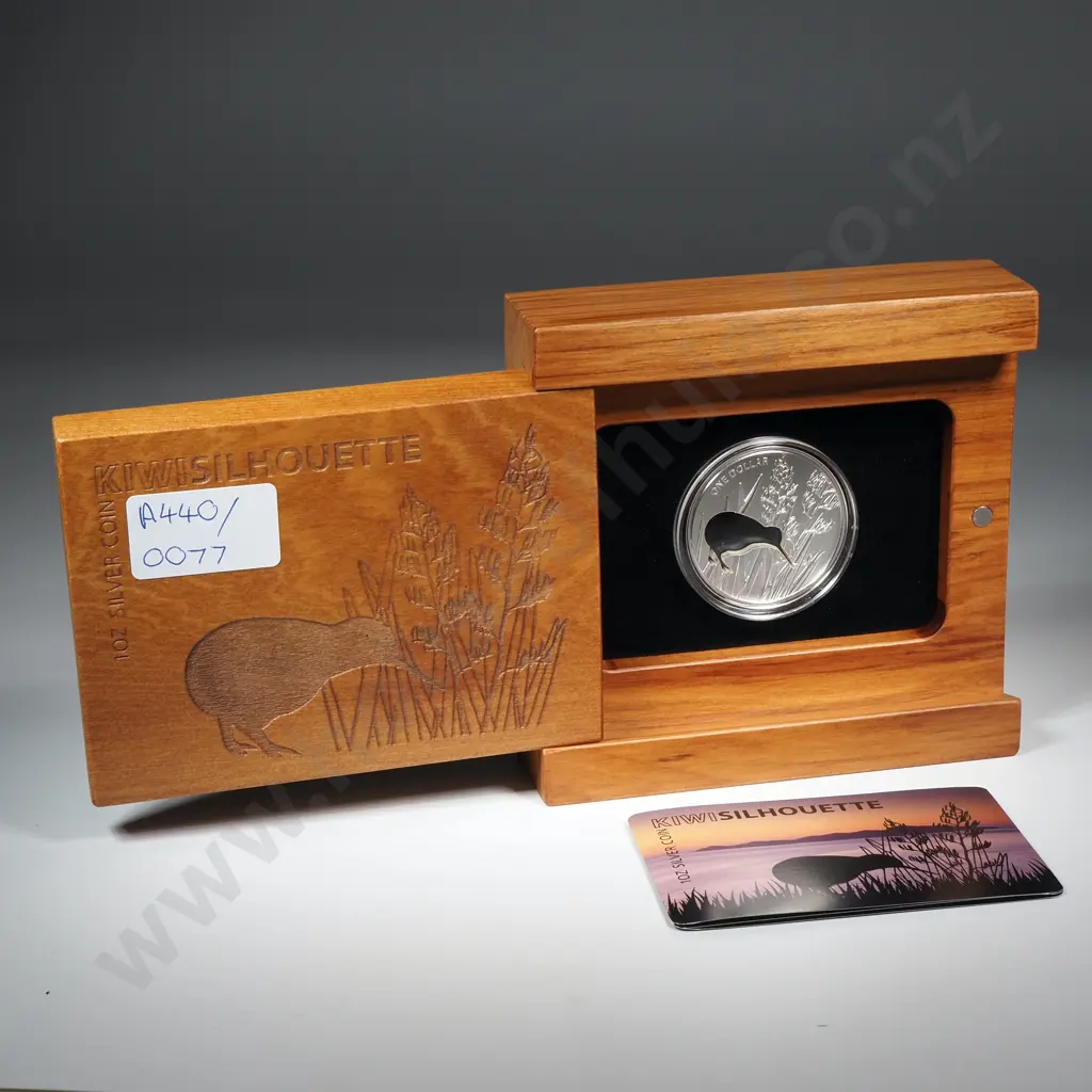 2015 New Zealand Kiwi Silhouette Coin One Ounce Silver CV $225 Image 1++