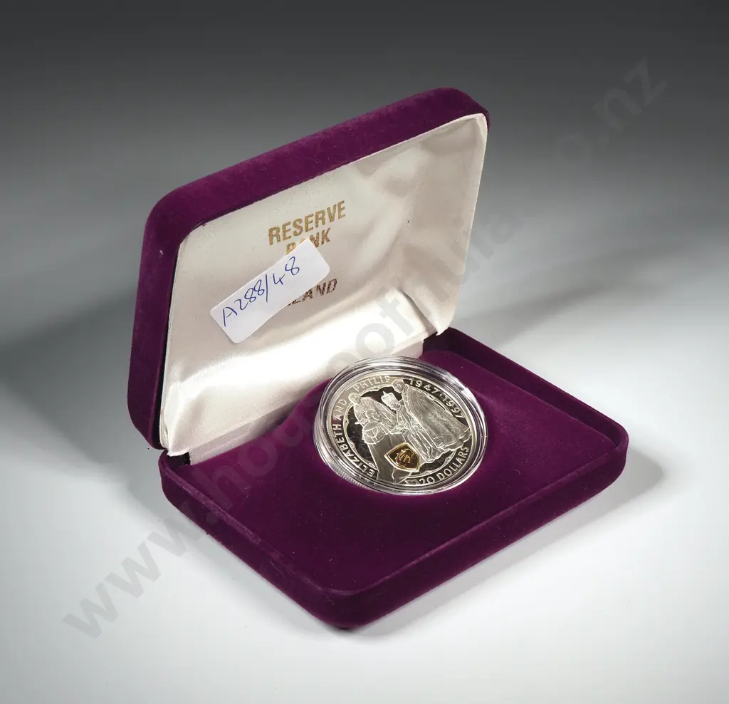 New Zealand Proof Silver 20 Dollar Coin  Image 1++